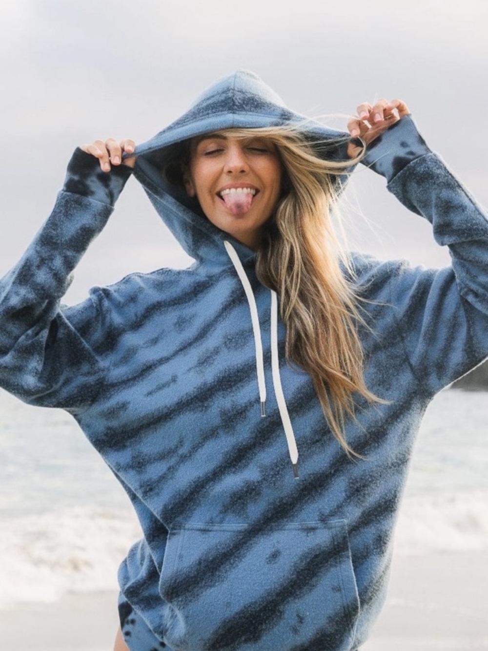 NWT FEAT Blanketblend Hoodie in Volt Blue Tie Dye - Medium